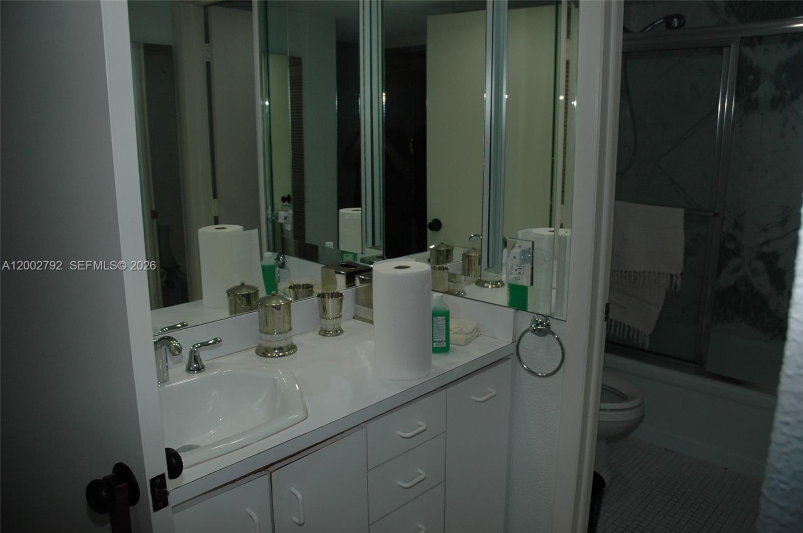 EMERALD TOWER CONDO - Residential