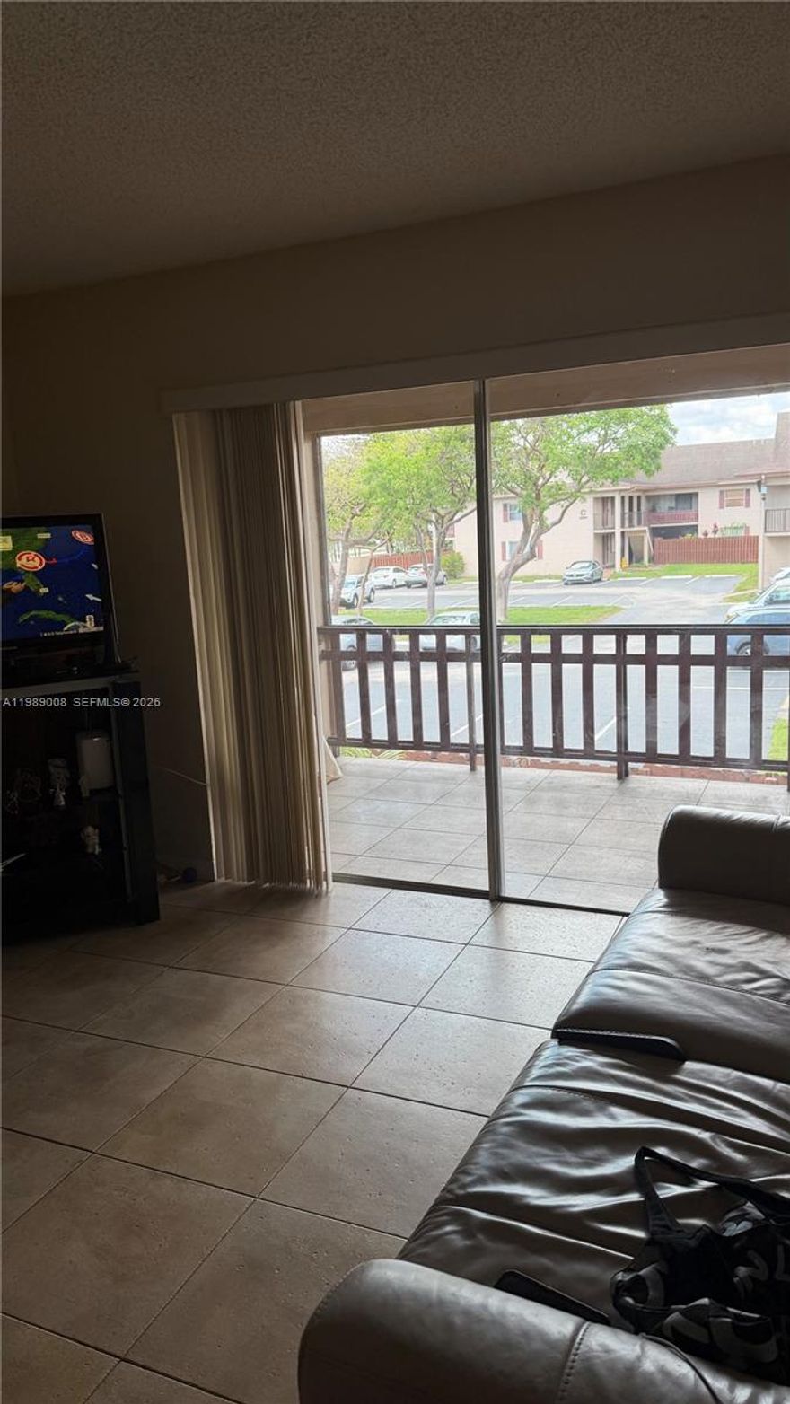 GREAT GREAT LOCATION IN THE HEART OF KENDALL,Spacious Income-producing 1BR/1BA with excellent rental history and strong ROI potential.High demand area make this smart Buy.Tenant-Occupied for immediate cash flow.