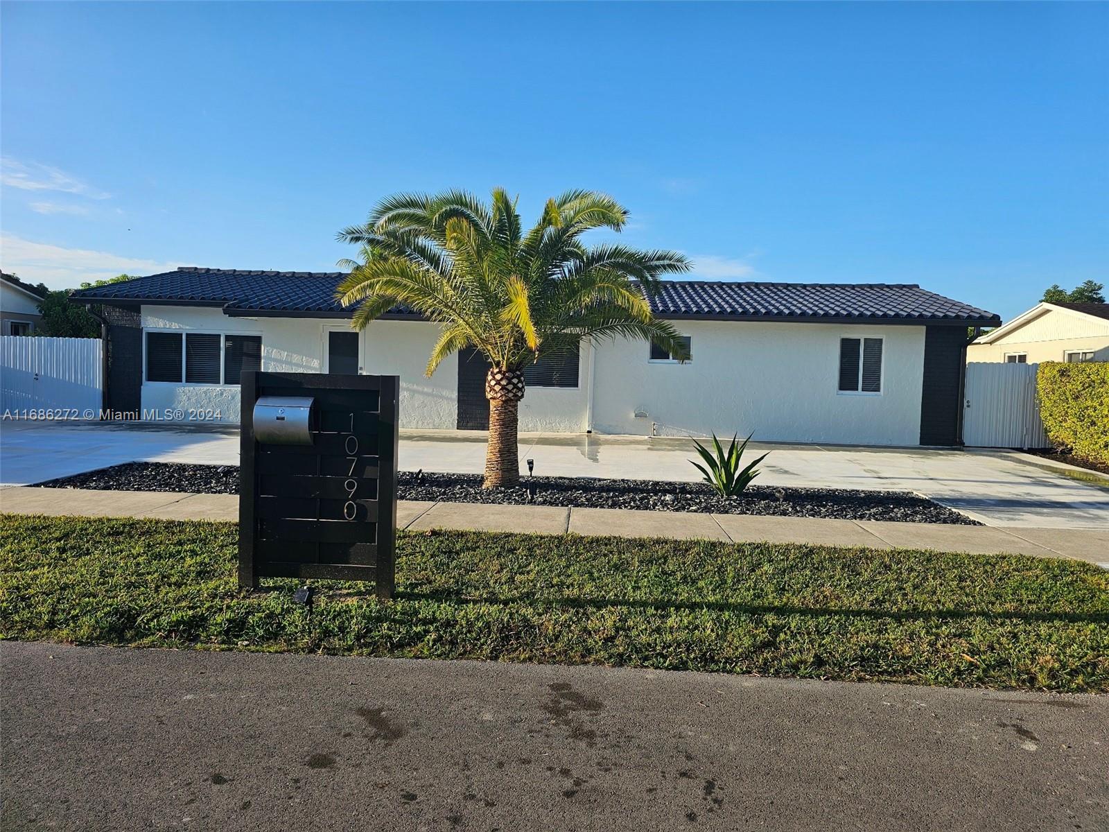 SNAPPER CREEK VILLAS - Residential