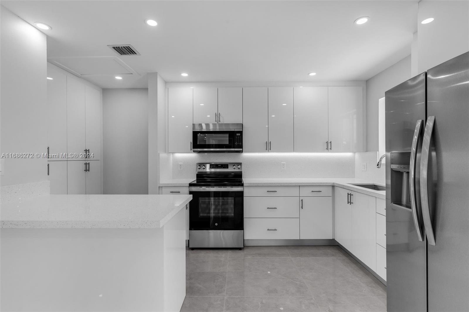 SNAPPER CREEK VILLAS - Residential