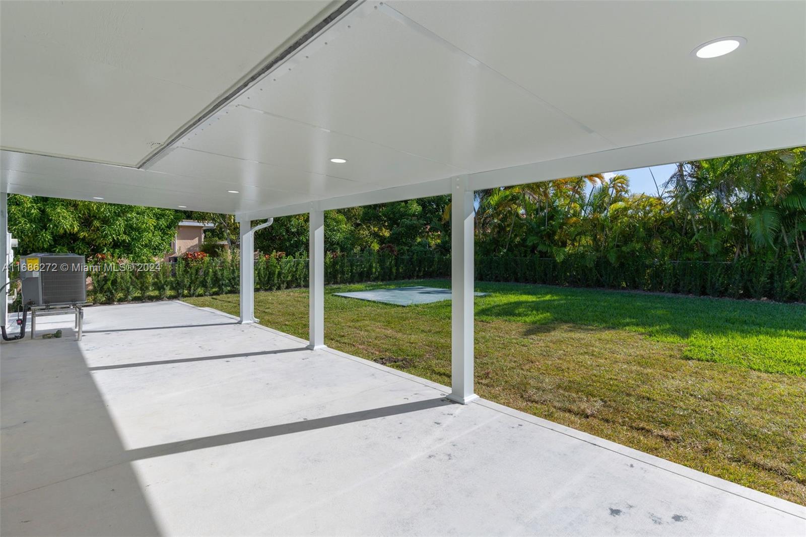 SNAPPER CREEK VILLAS - Residential