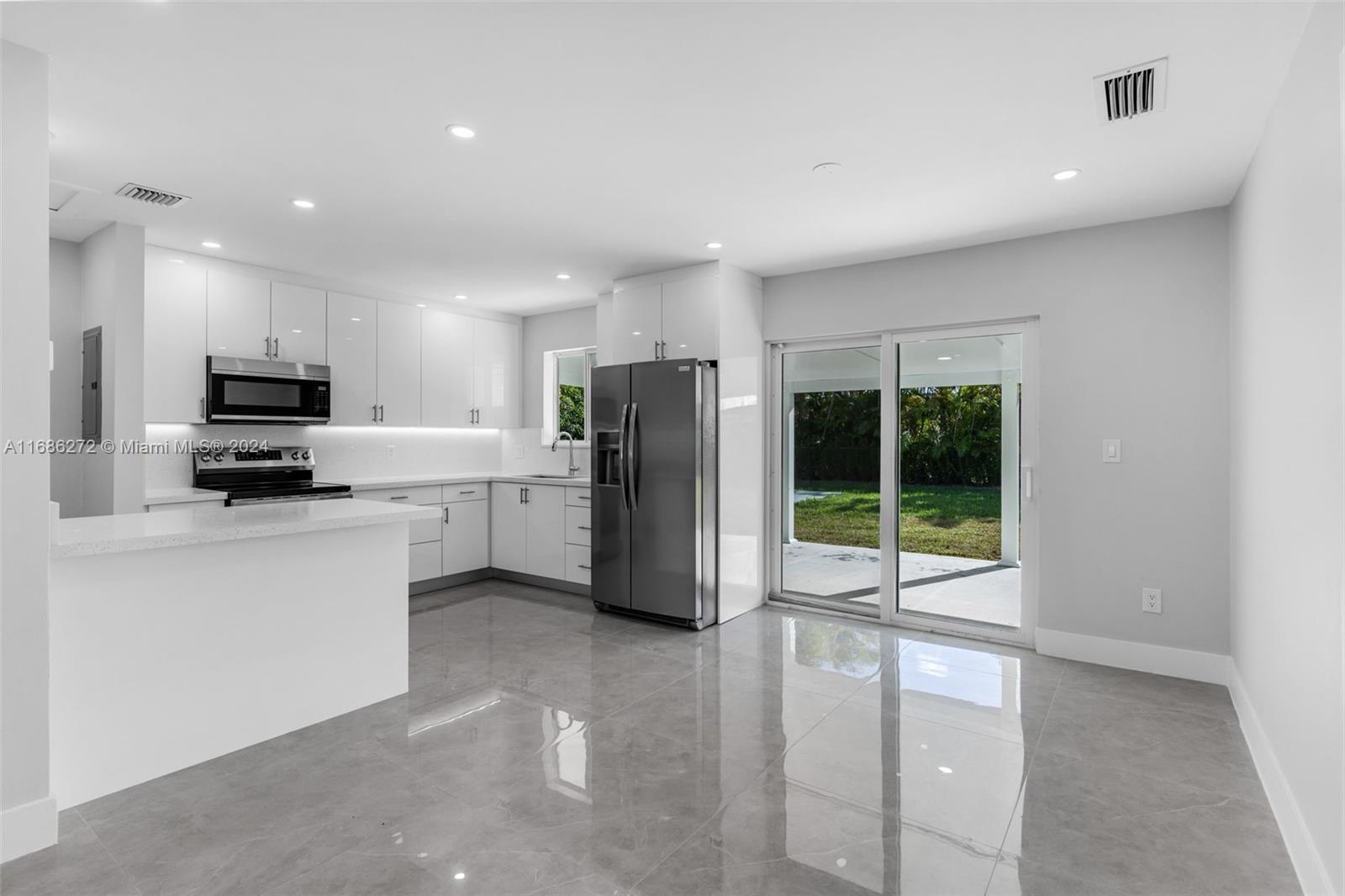 SNAPPER CREEK VILLAS - Residential