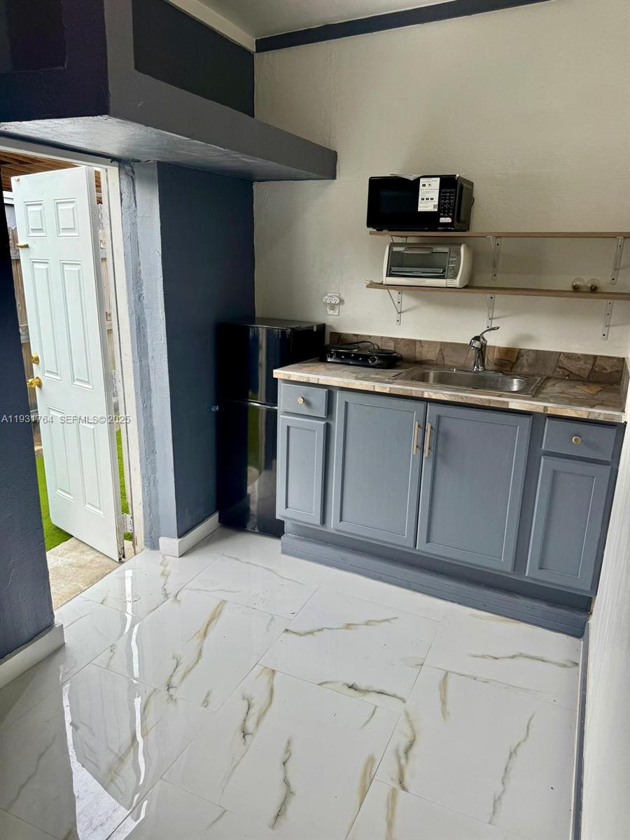 DIXIE HEIGHTS GARDEN - Residential Lease