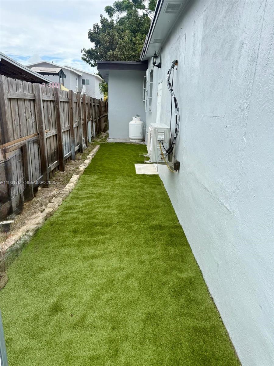 DIXIE HEIGHTS GARDEN - Residential Lease