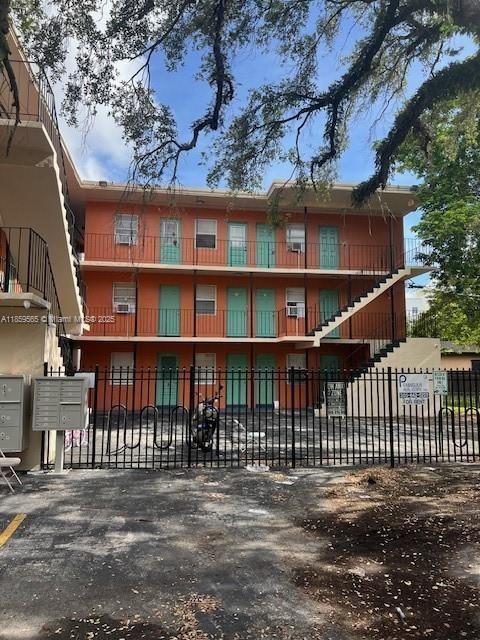 3669 Thomas Ave 18 Miami FL 33133