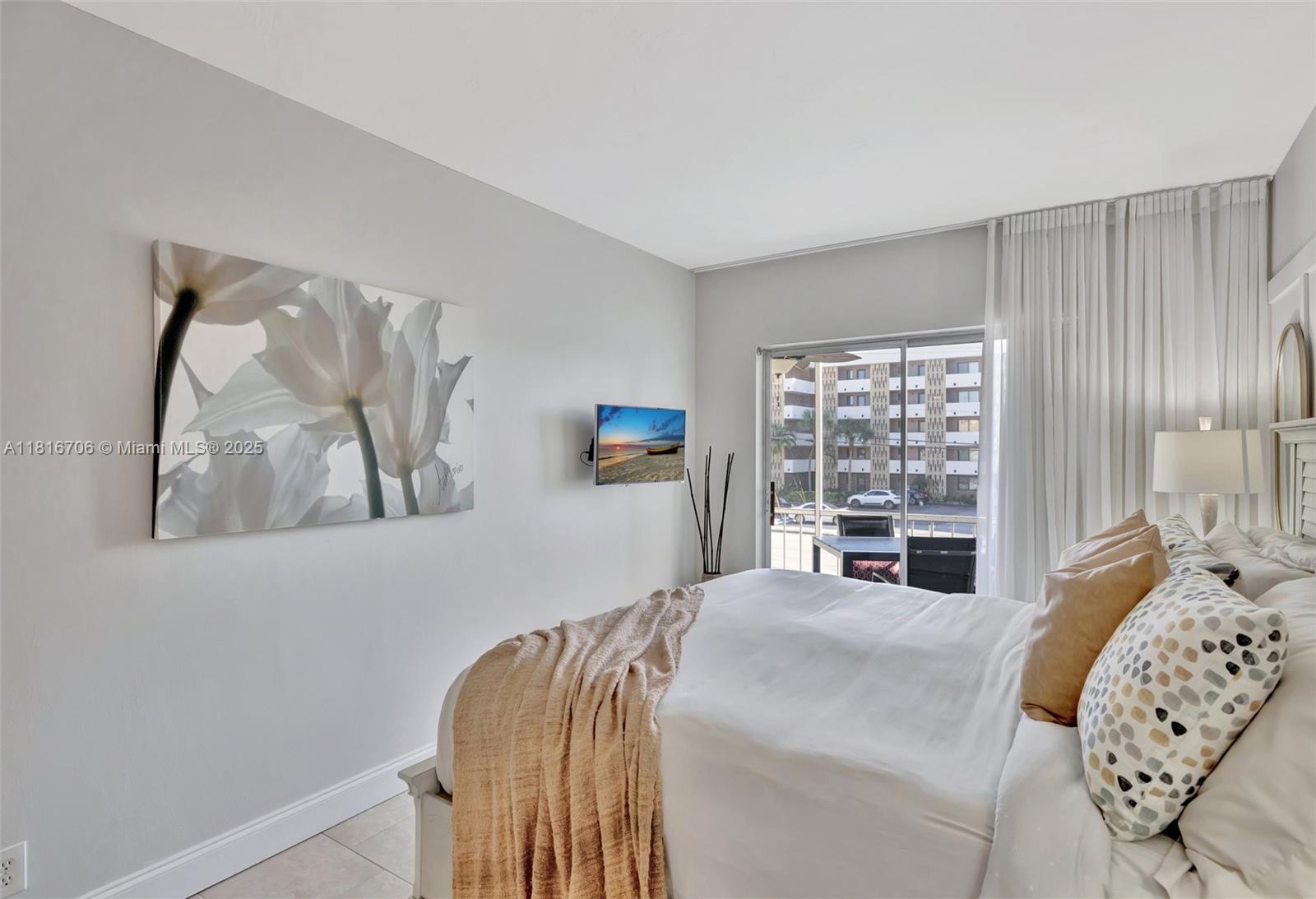 PARADISE HARBOUR APTS CO- - Residential