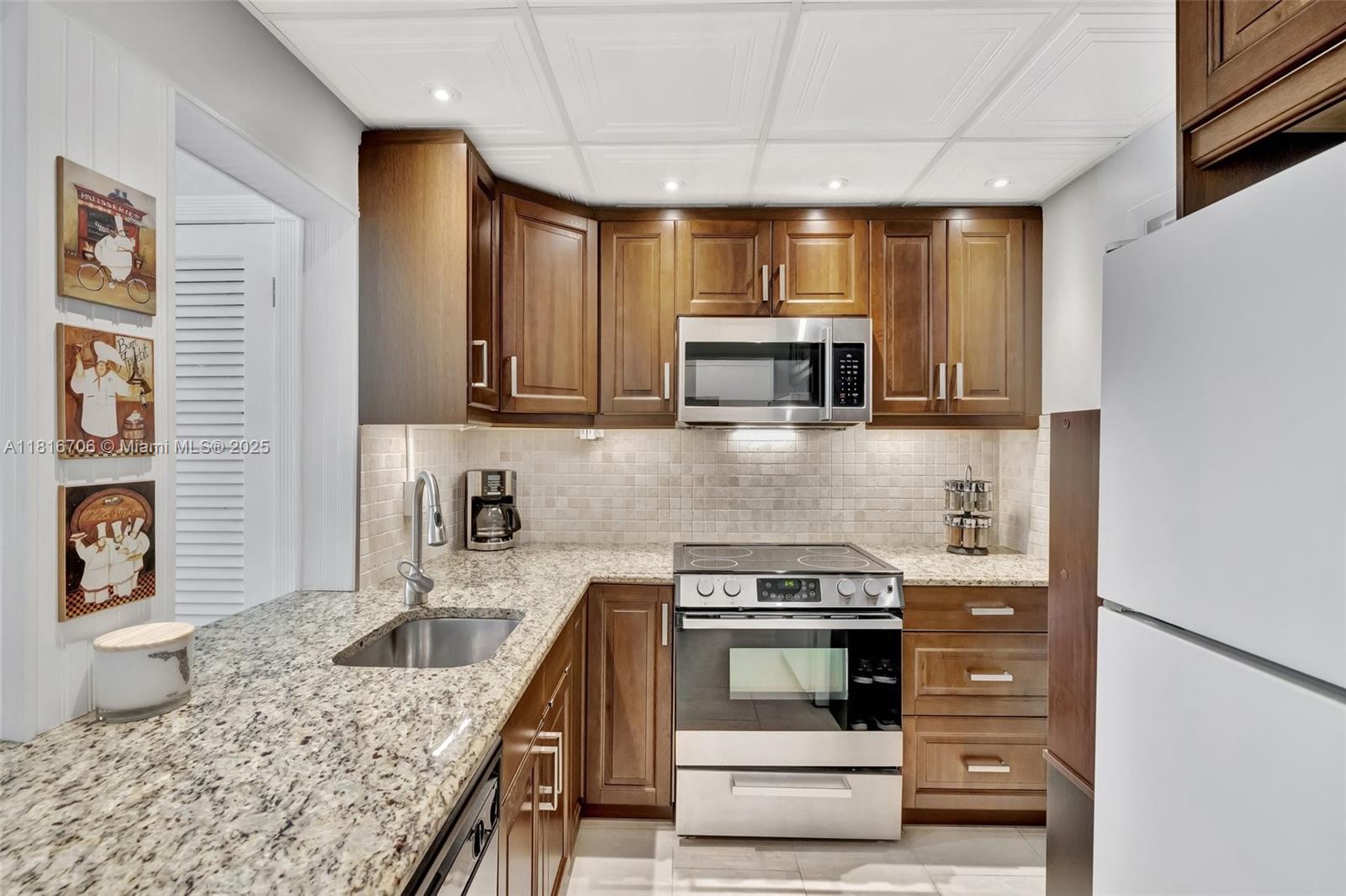 PARADISE HARBOUR APTS CO- - Residential