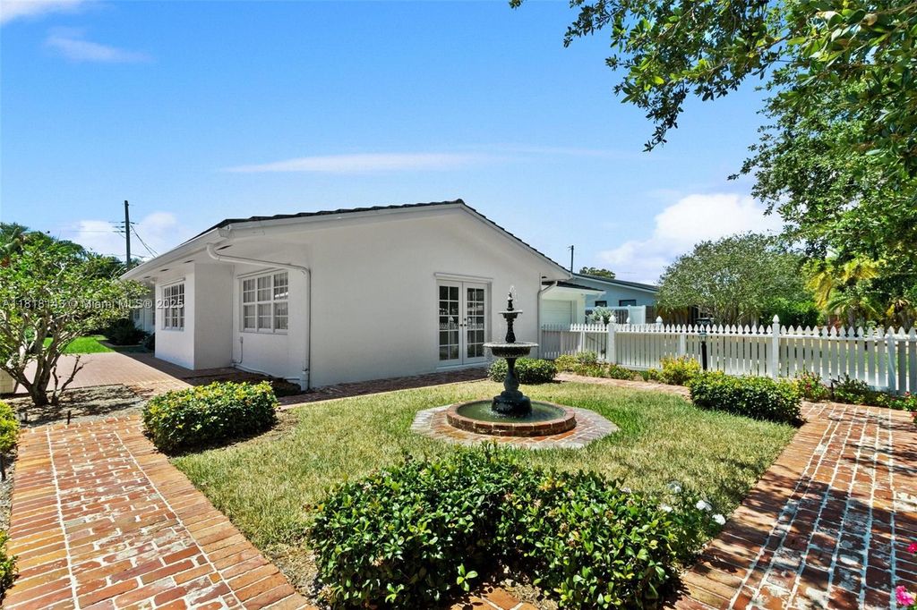 Photo of 2070 NE 54th Ct, Fort Lauderdale, FL 33308 (MLS # A11818143)