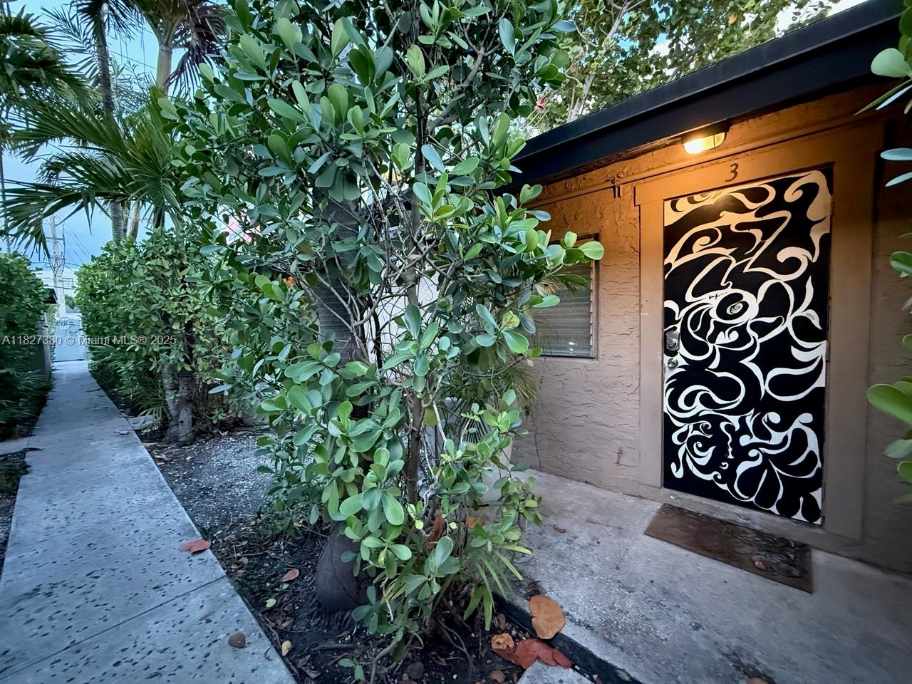 118 NW 24TH ST - Residential Income