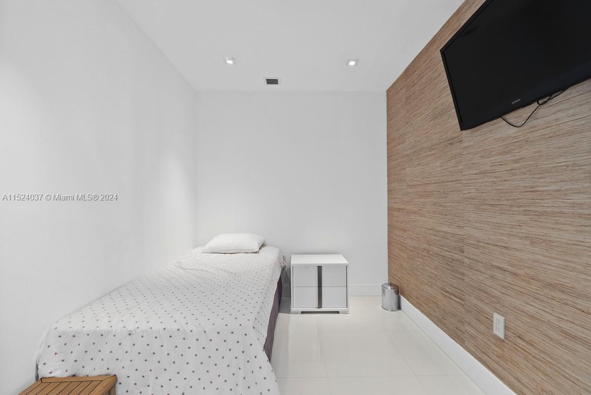 TDR TOWER II CONDO - Residential