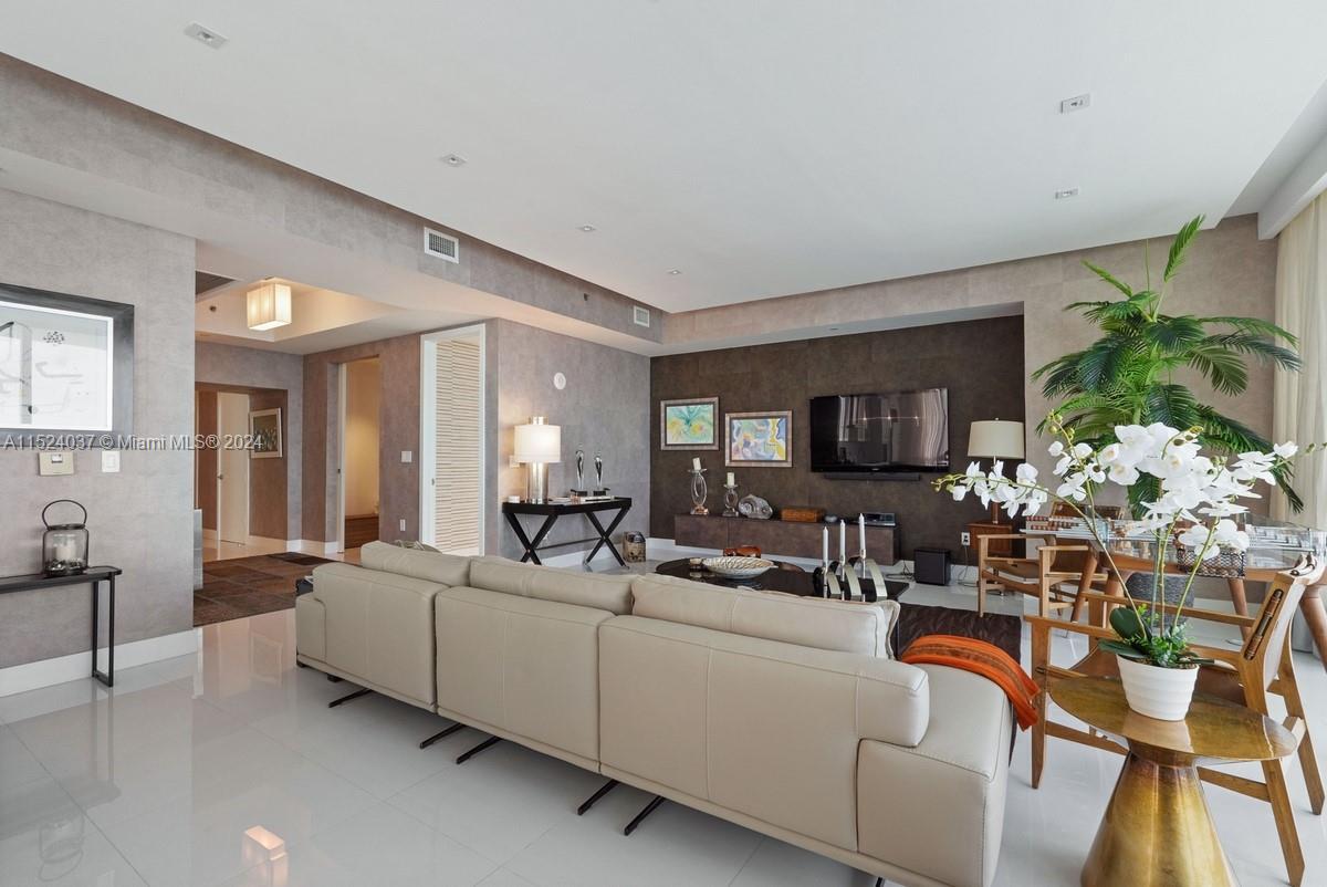 TDR TOWER II CONDO - Residential