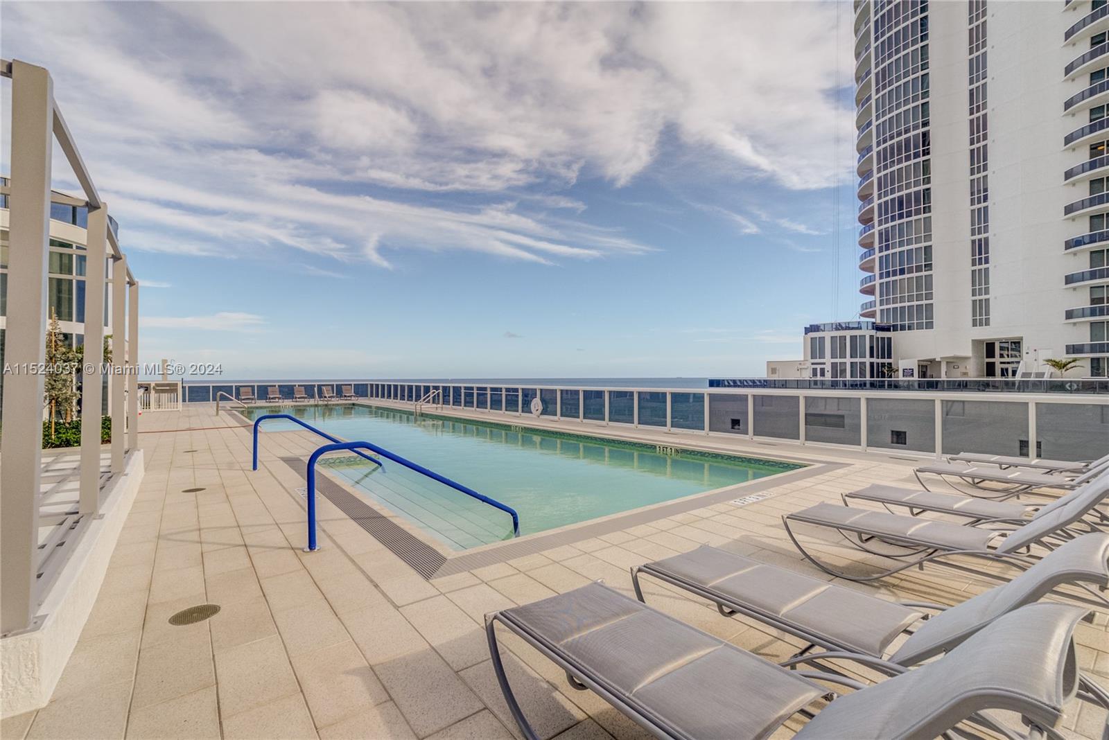 TDR TOWER II CONDO - Residential