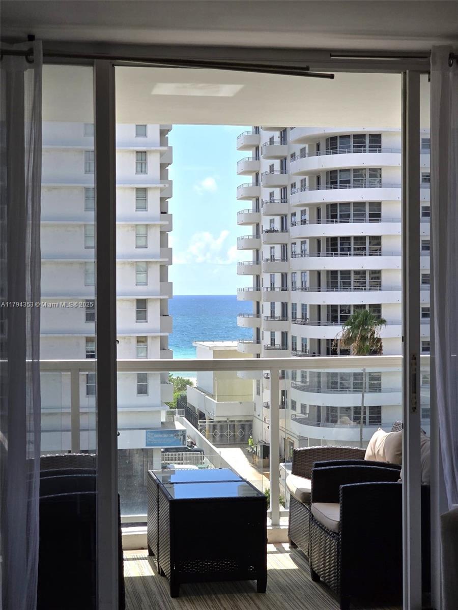 5600 CONDO - Residential