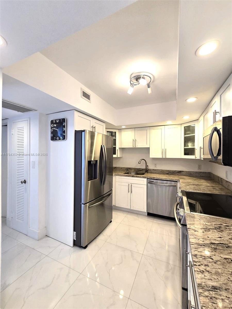 5600 CONDO - Residential