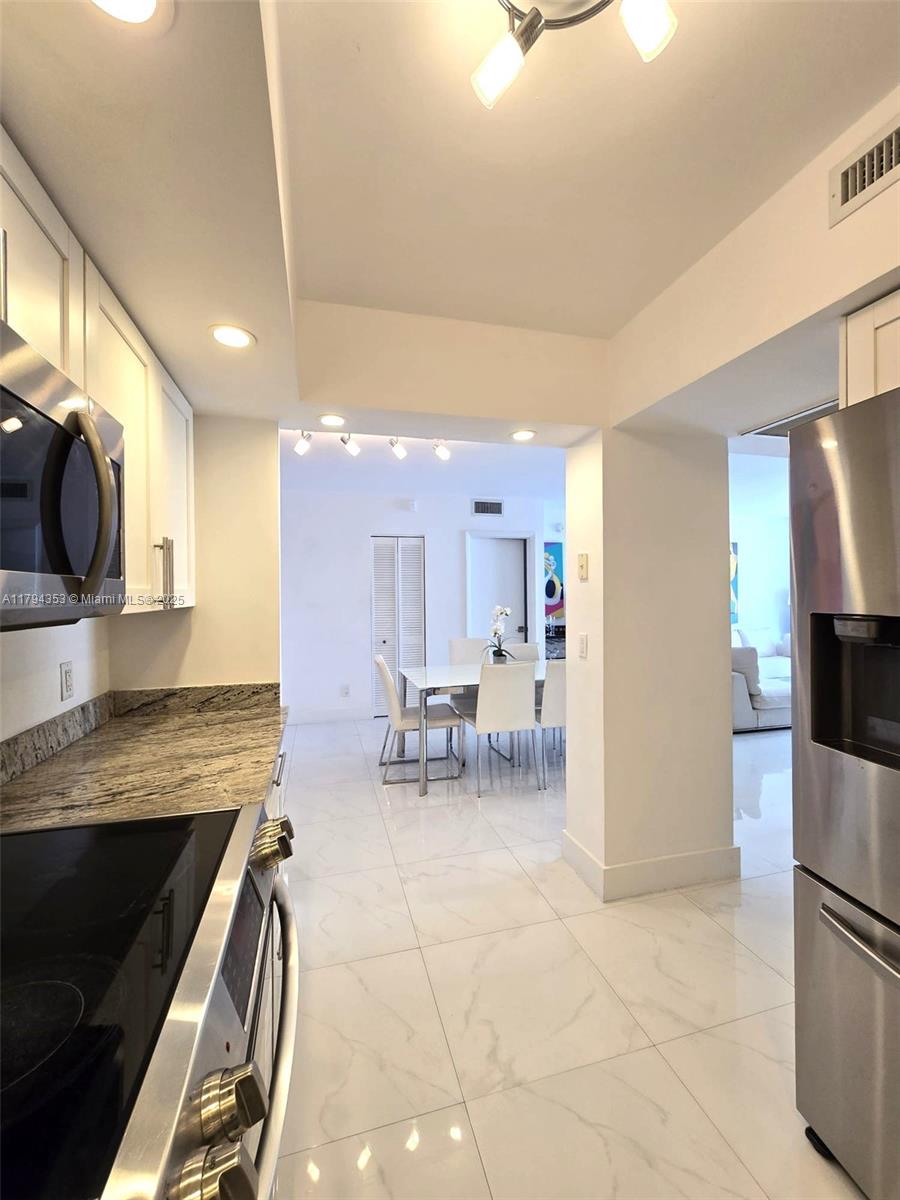 5600 CONDO - Residential