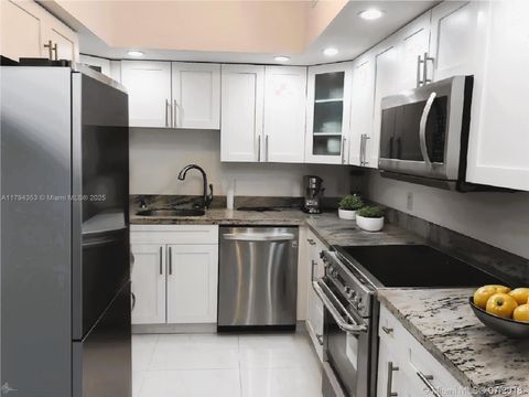 5600 Collins Ave 7V Miami Beach FL 33140