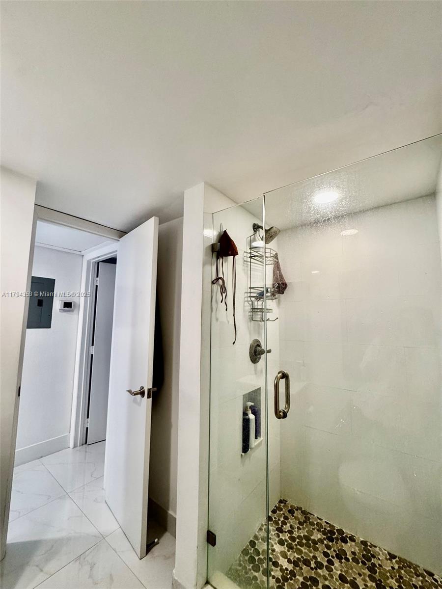 5600 CONDO - Residential