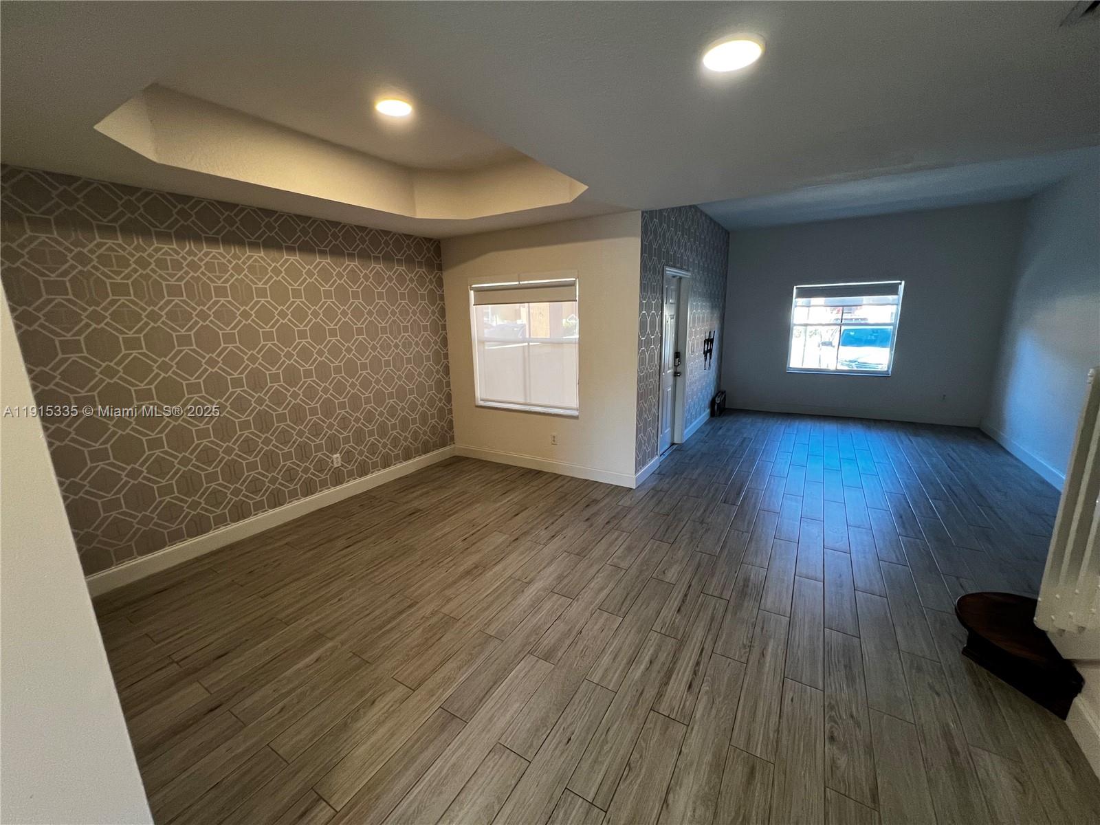 VILLAS AT HARBOR ISLES CO - Residential