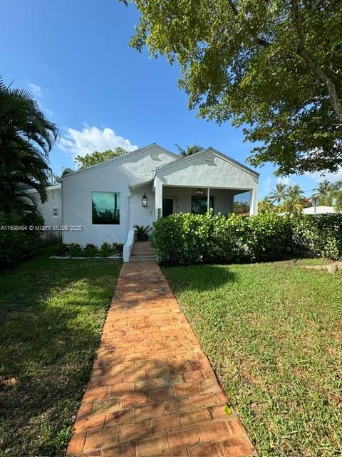 PRICED TO SELL!!! This is a must see, Open floor plan is very spacious for sqft. NEW A/C, ROOF, HIGH IMPACT WINDOWS & DOORS, PAINT and NEW GUTTERS everything with permits in 2022. Interior has been re plastered to a level 5 finish, LARGE BACKYARD to extend house and build a pool!
This home is great for a new family, Jefferson park is across the street with activities like pickleball, baseball, Playgrounds and more. 5 minutes drive to beach and less than 1 MILE to Downtown Hollywood with so much entertainment. 10 minute drive to Gulfstream Horse track and Casino.