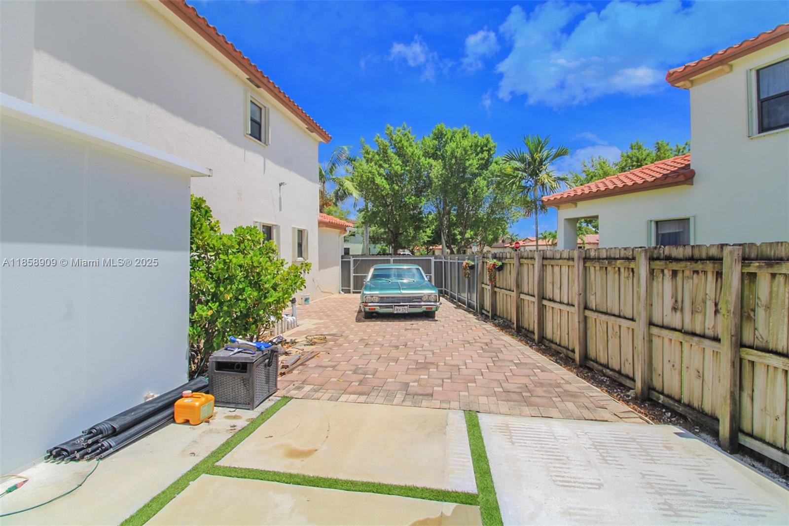VENETIAN PARC WEST - Residential