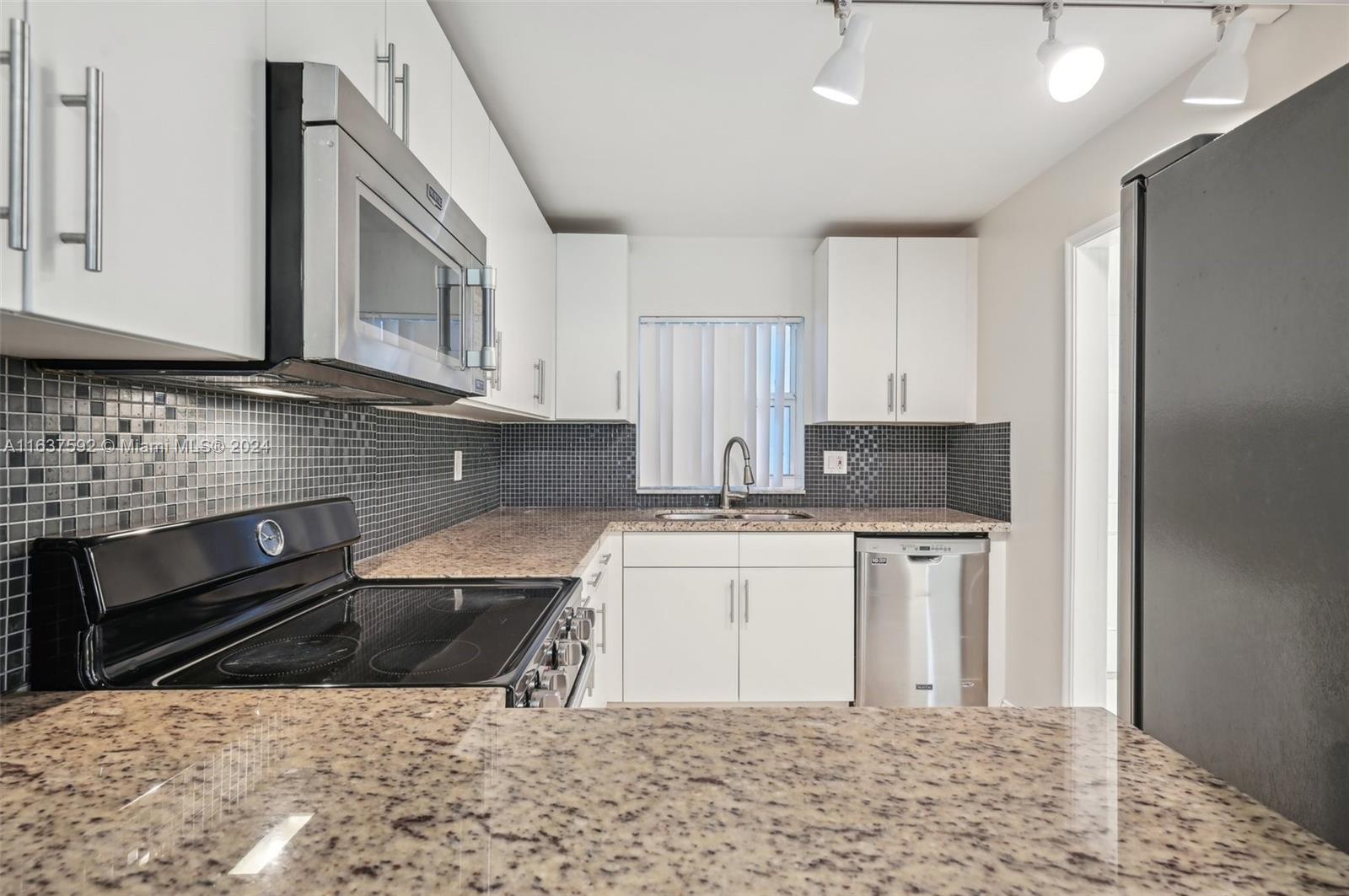 EVERGREEN SIX OF PINE ISL - Residential