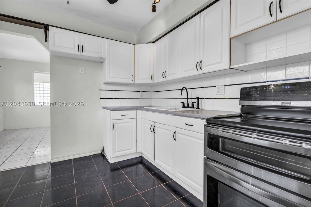 Photo of 842 S 28th Ave, Hollywood, FL 33020 (MLS # A12044630)