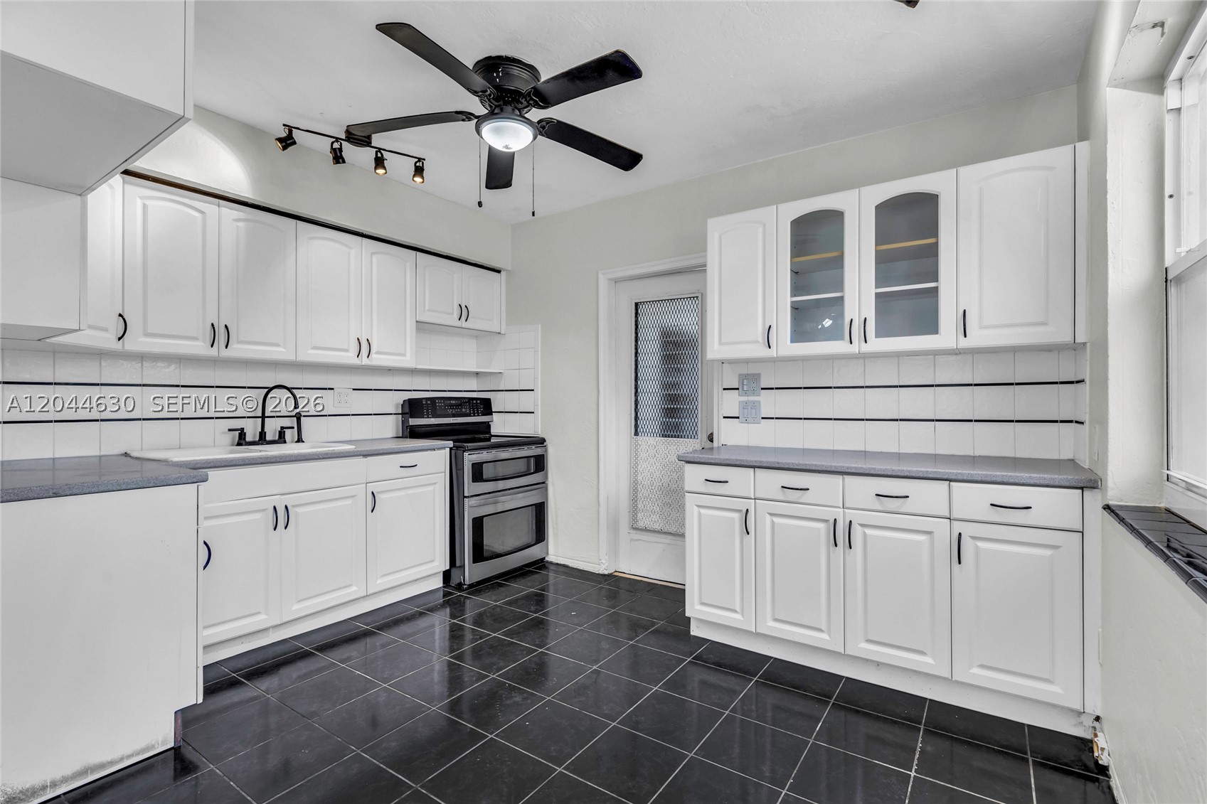 842 S 28th Ave