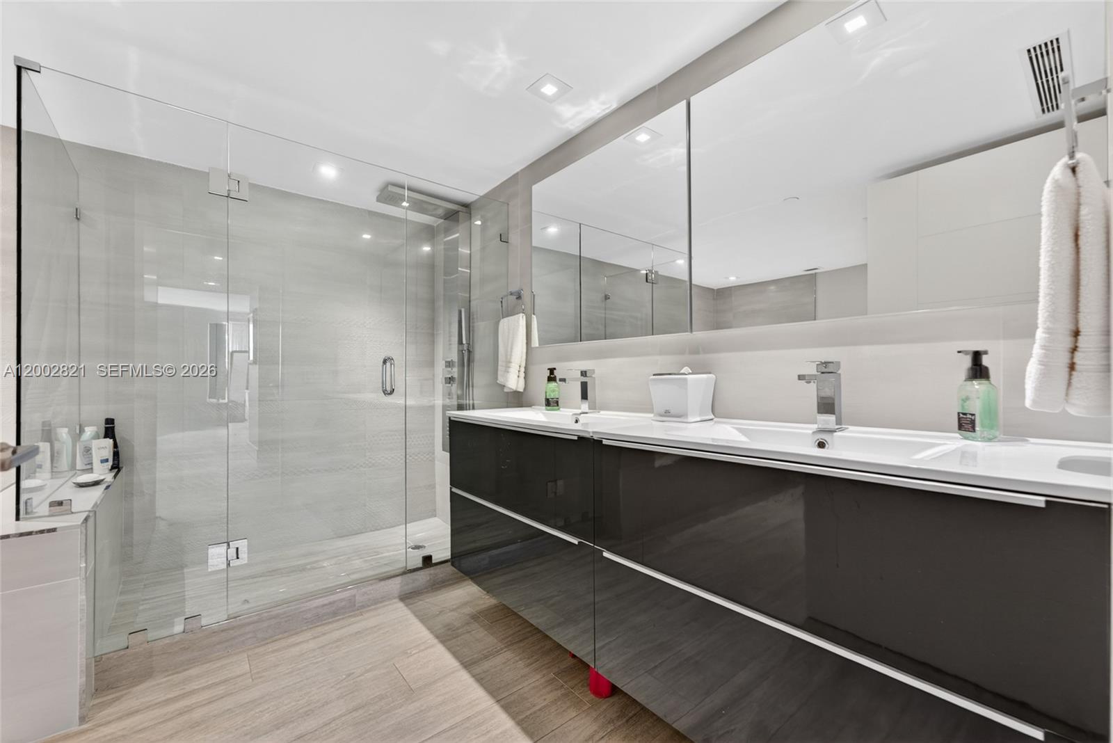 LEXCELLENCE CONDO - Residential