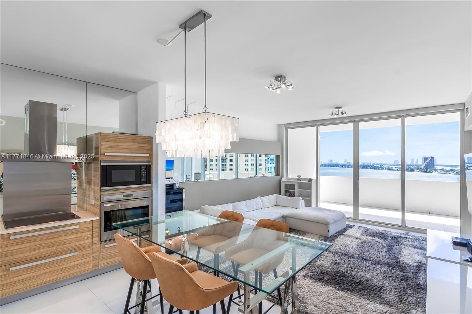 PARAMOUNT BAY CONDO - Residential