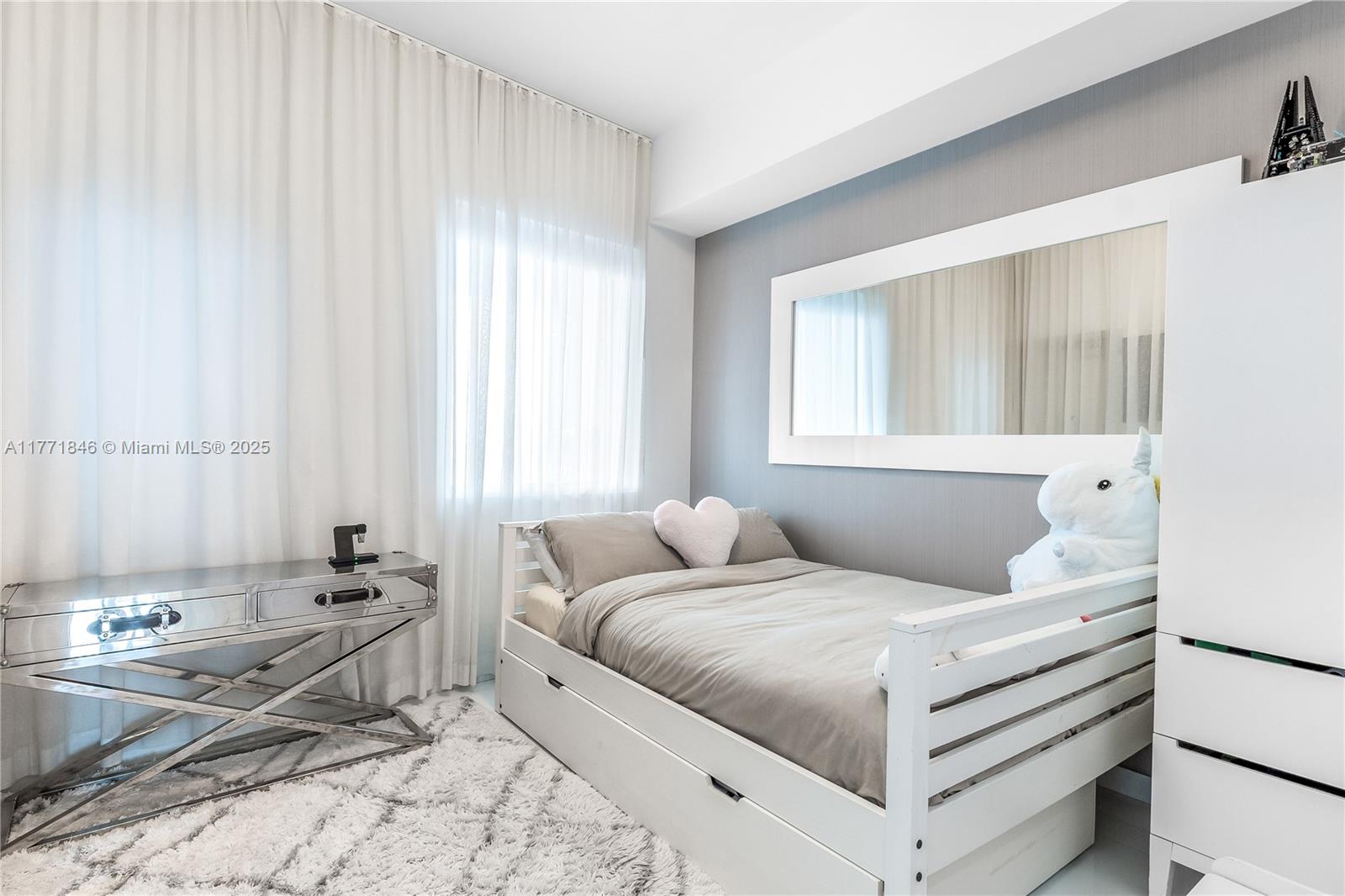 PARAMOUNT BAY CONDO - Residential