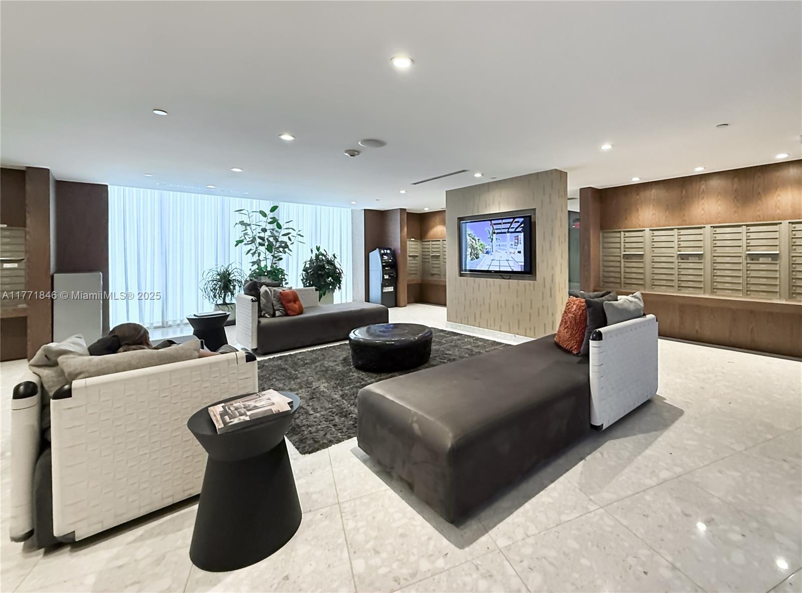 PARAMOUNT BAY CONDO - Residential