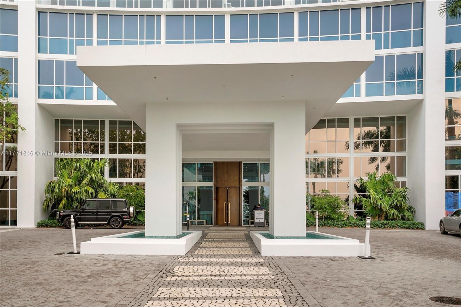 PARAMOUNT BAY CONDO - Residential
