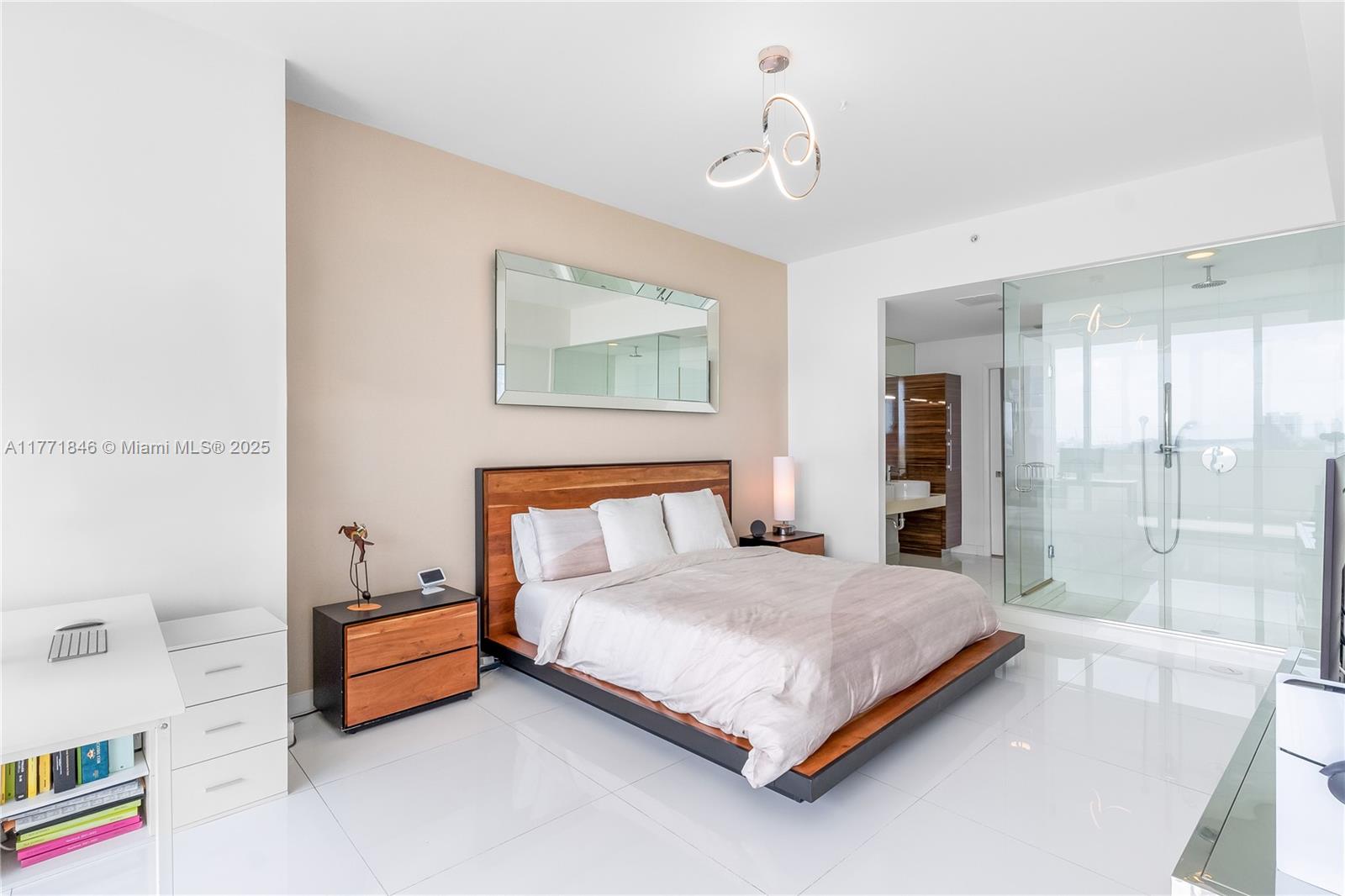 PARAMOUNT BAY CONDO - Residential