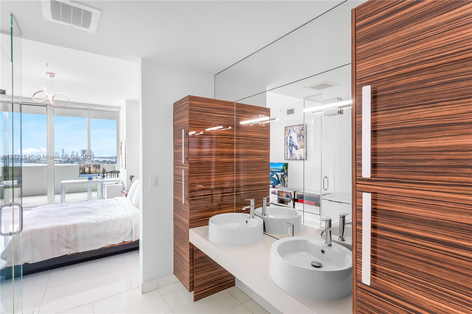 PARAMOUNT BAY CONDO - Residential