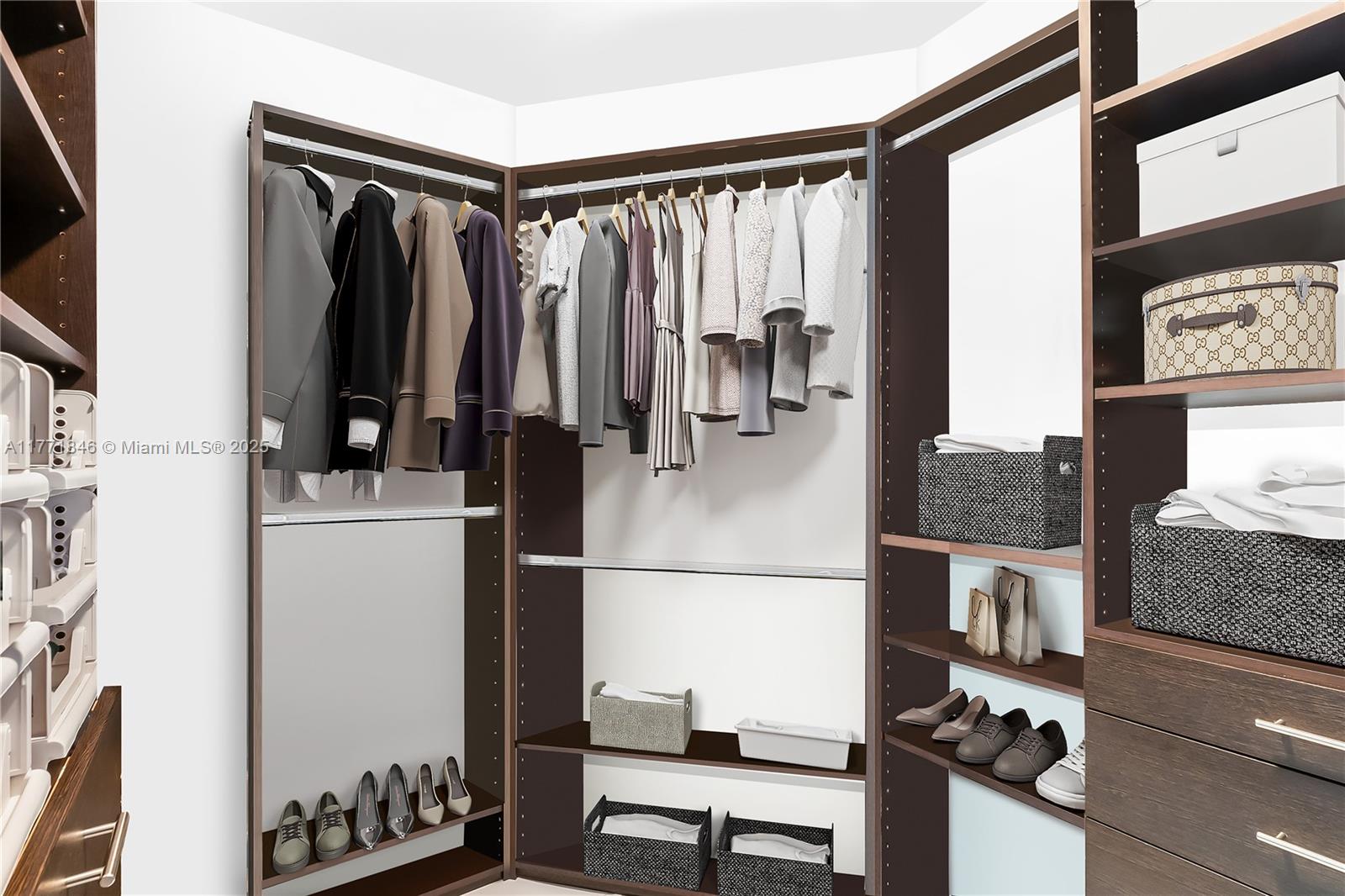 PARAMOUNT BAY CONDO - Residential