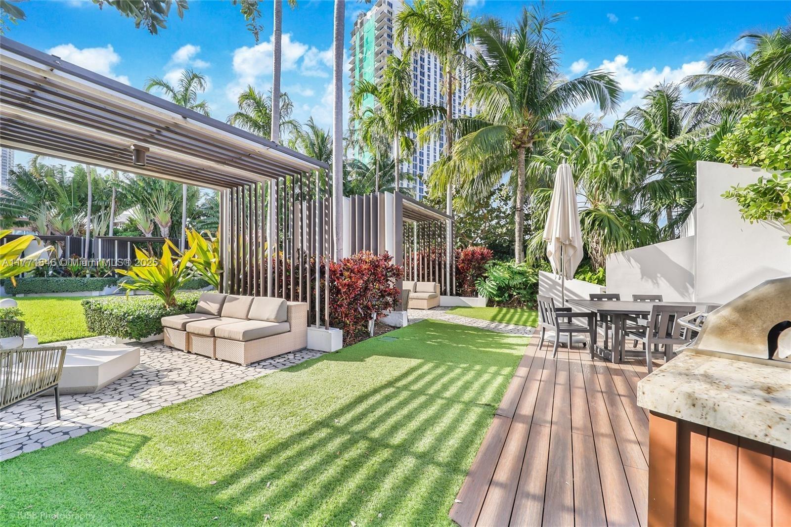 PARAMOUNT BAY CONDO - Residential