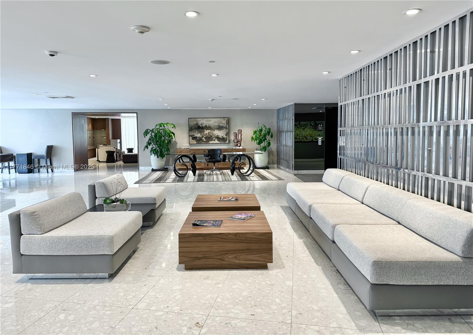 PARAMOUNT BAY CONDO - Residential