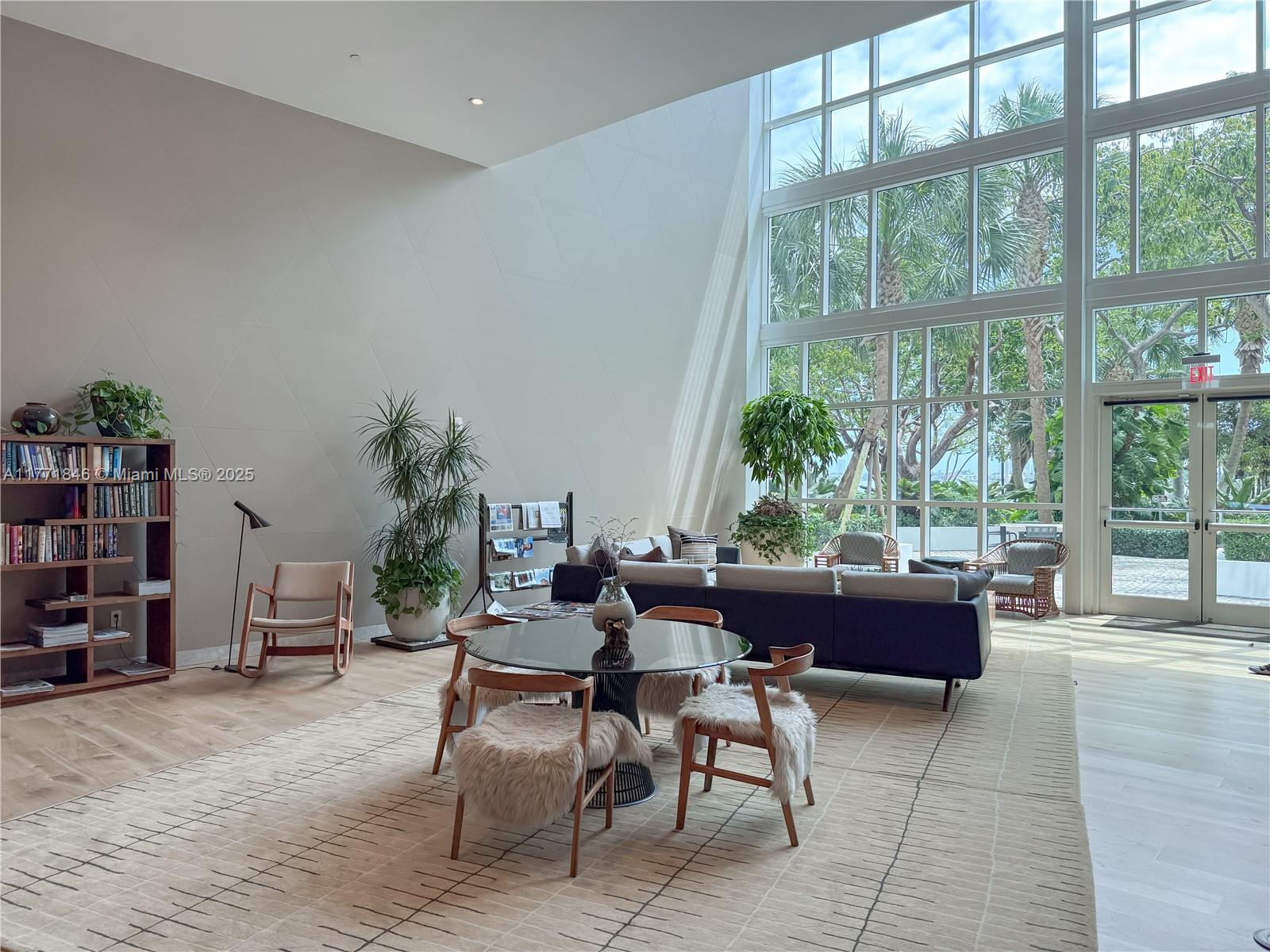 PARAMOUNT BAY CONDO - Residential