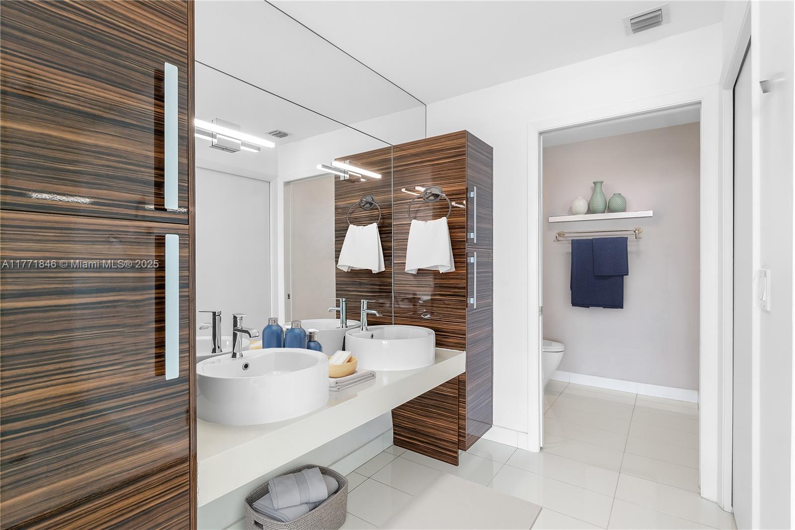 PARAMOUNT BAY CONDO - Residential