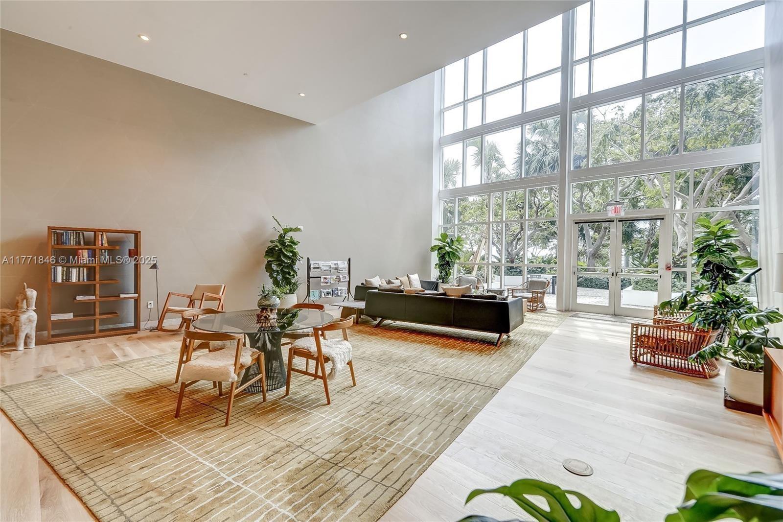 PARAMOUNT BAY CONDO - Residential