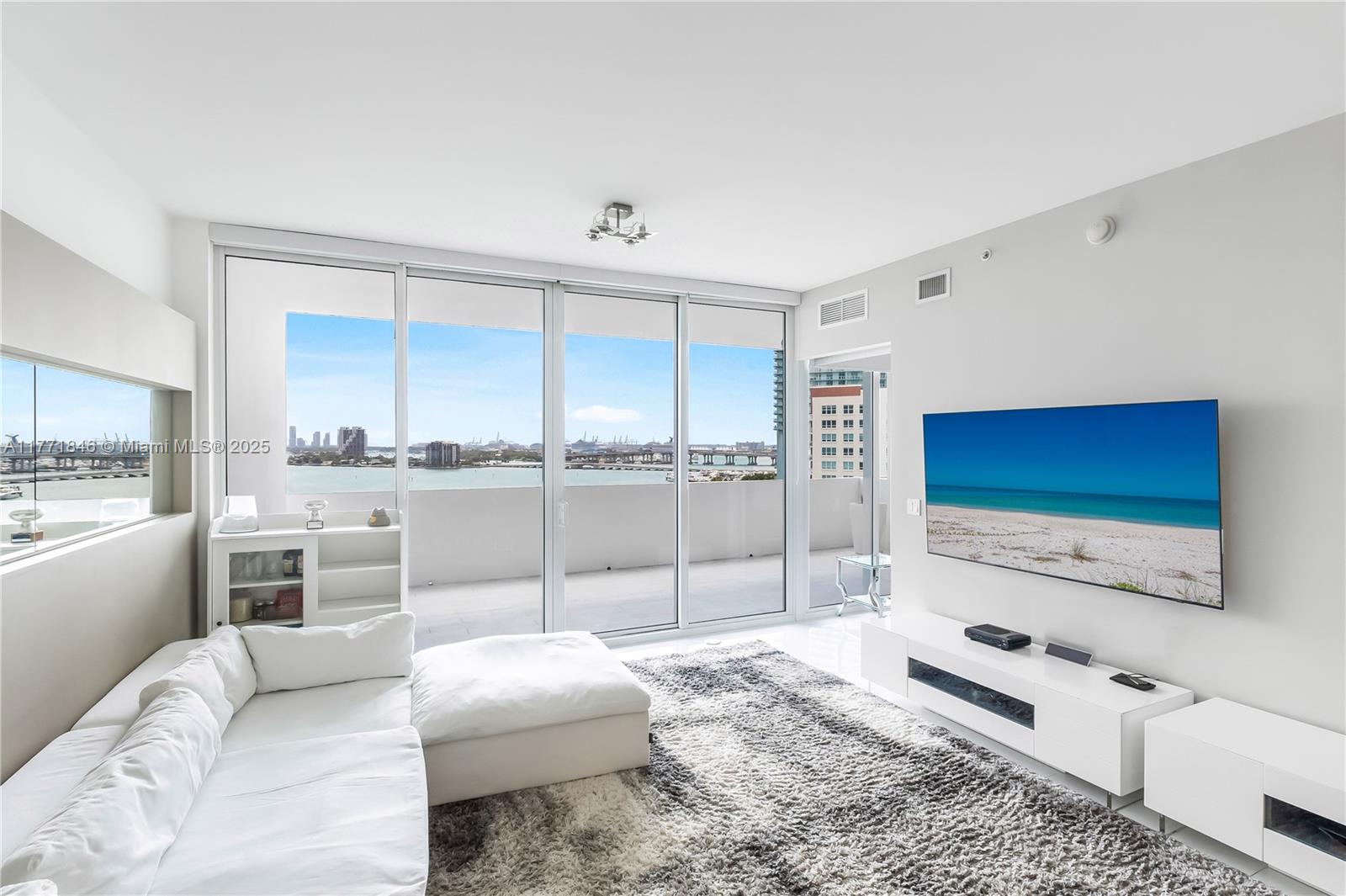 PARAMOUNT BAY CONDO - Residential