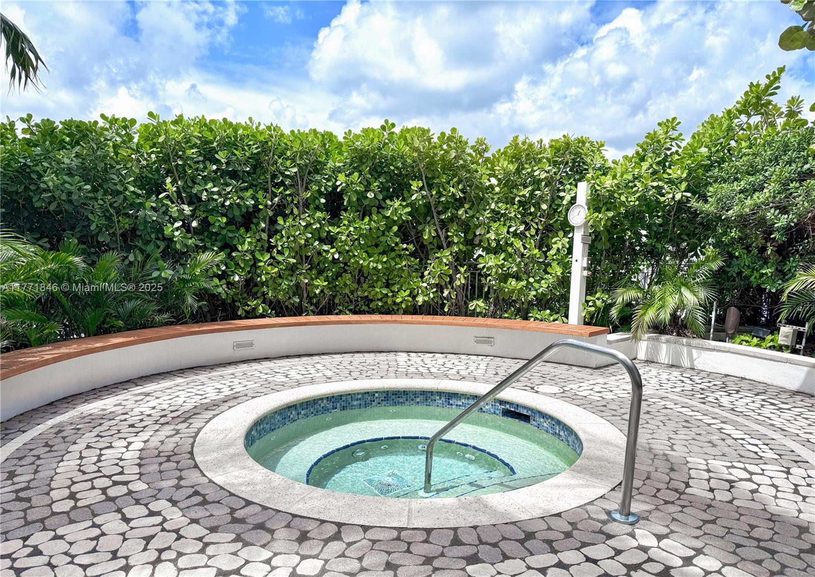 PARAMOUNT BAY CONDO - Residential
