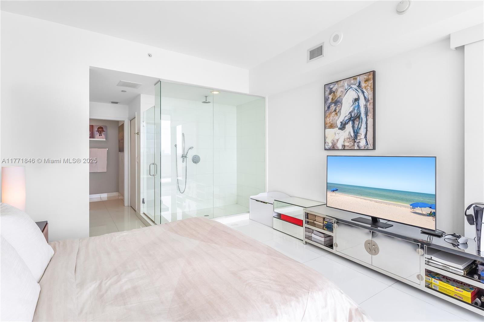 PARAMOUNT BAY CONDO - Residential