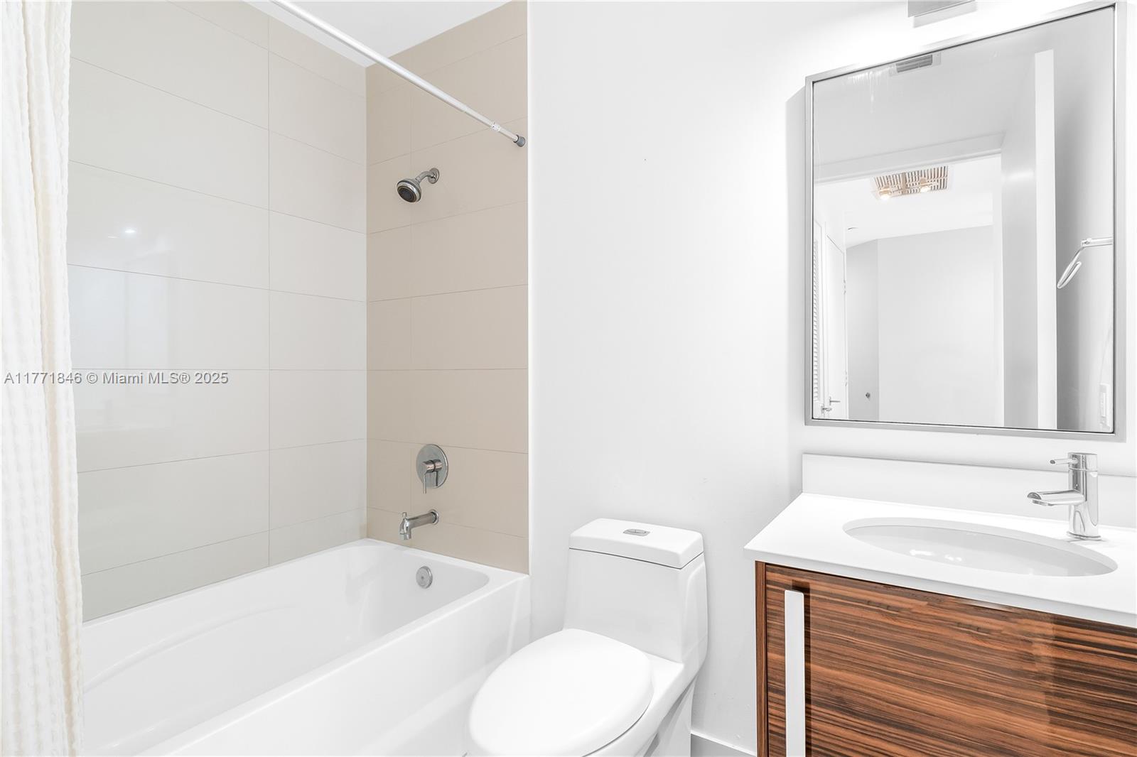 PARAMOUNT BAY CONDO - Residential