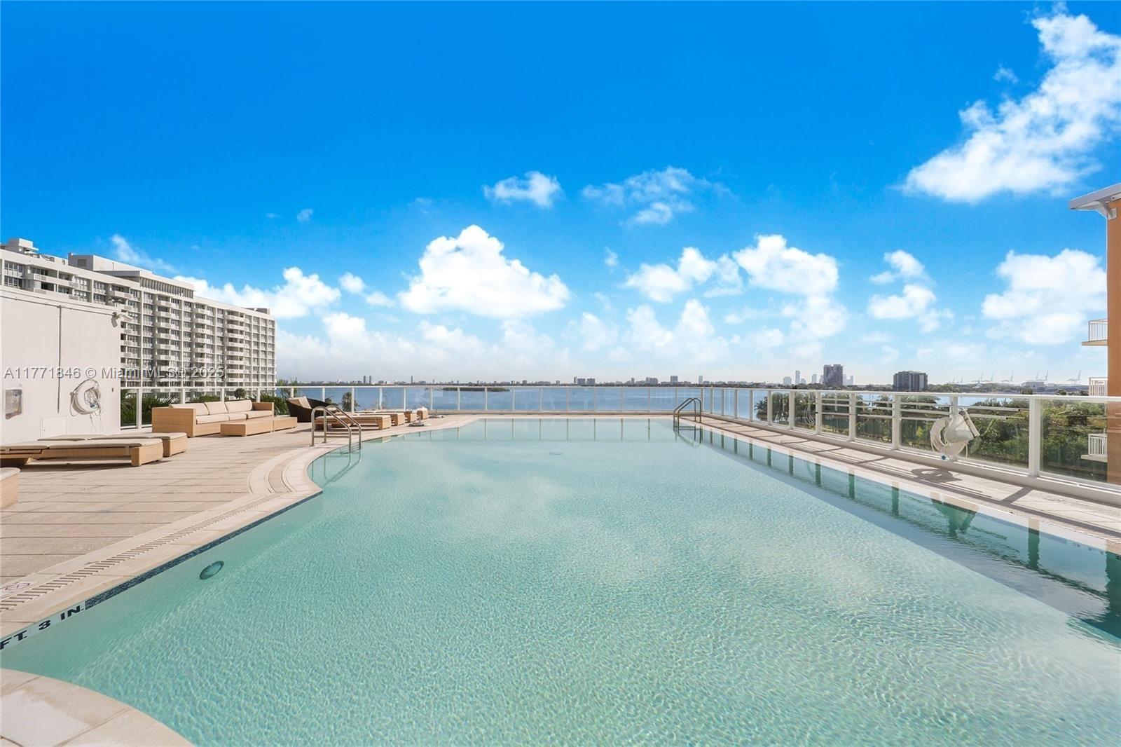 PARAMOUNT BAY CONDO - Residential