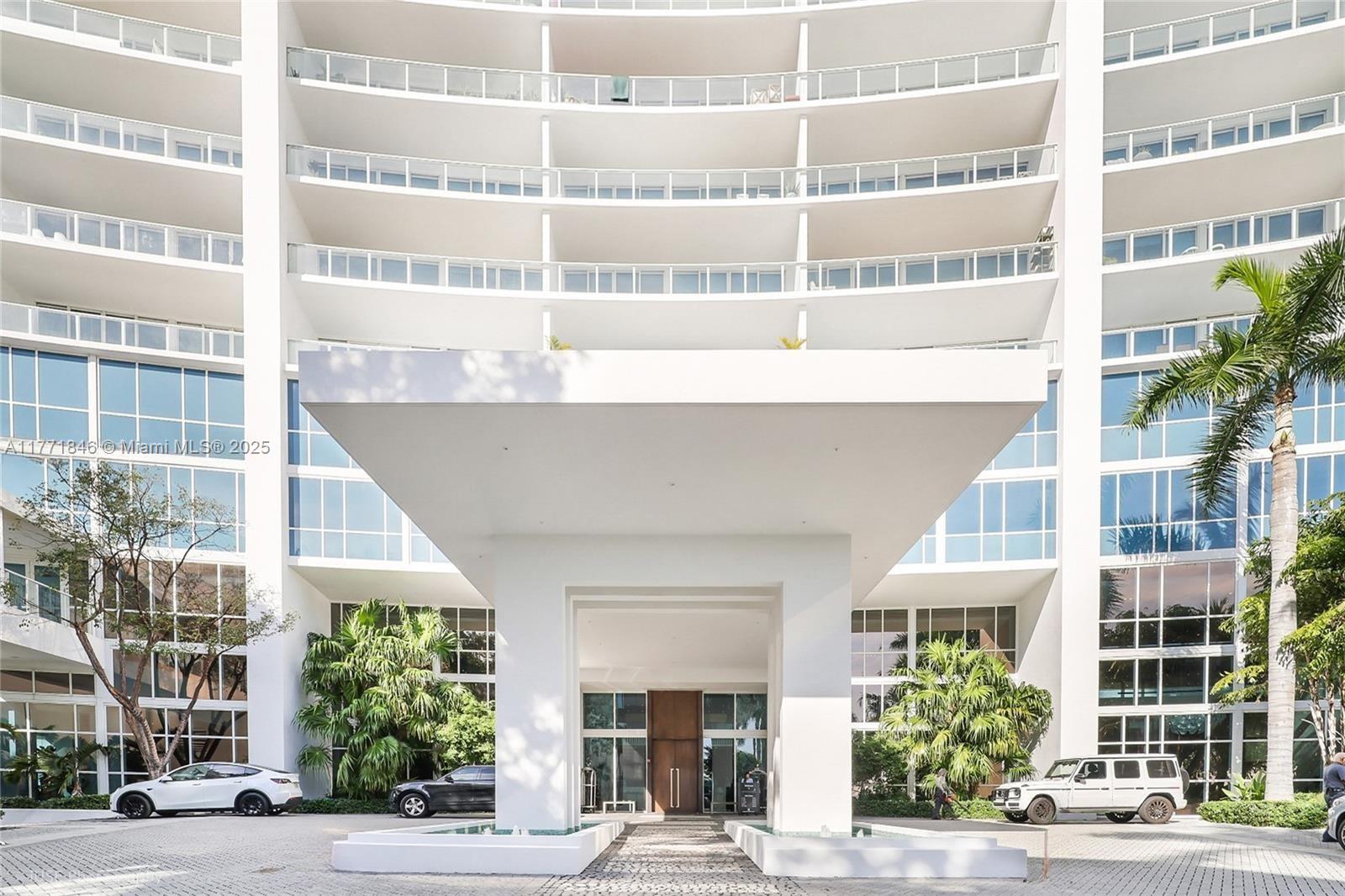 PARAMOUNT BAY CONDO - Residential
