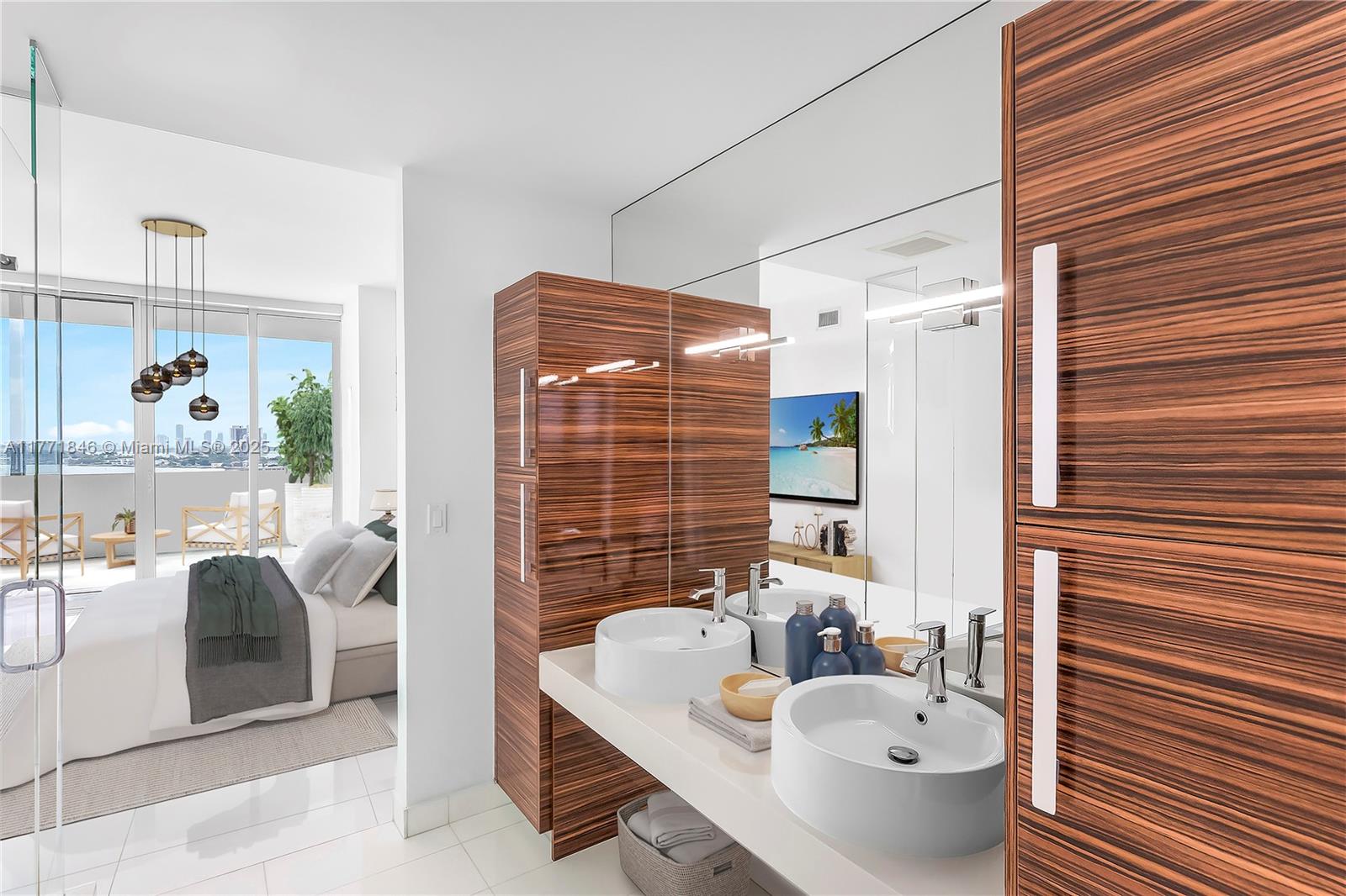 PARAMOUNT BAY CONDO - Residential