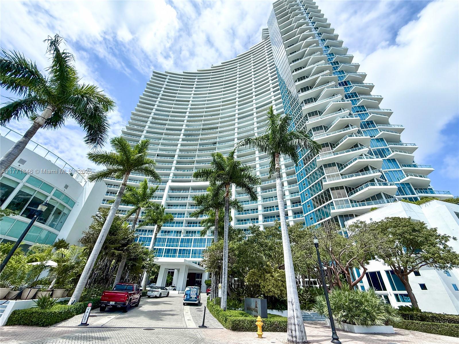 PARAMOUNT BAY CONDO - Residential