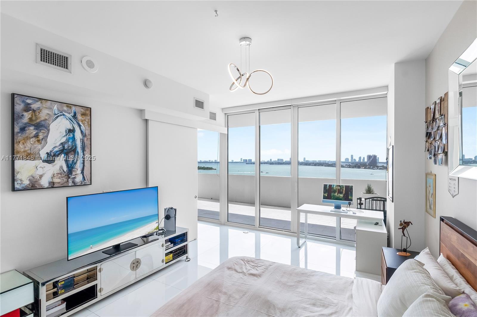 PARAMOUNT BAY CONDO - Residential