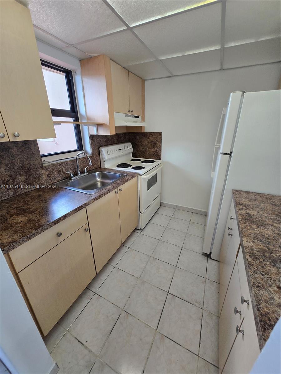 CRYSTAL LAKE VILLAS CONDO - Residential Lease